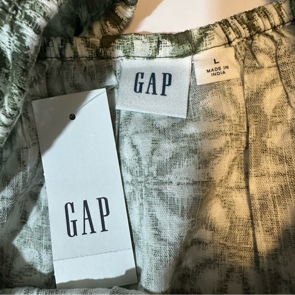 Gap flutter sleeve tank top - Picture 2 of 6